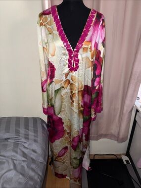 Fashion Nova Fuchsia and Cream Floral V-Neck Caftan